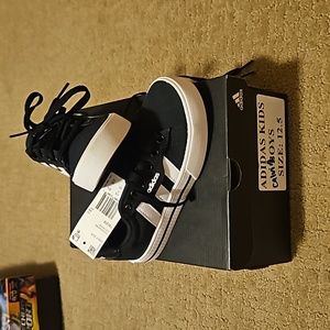 NWT Adidas boys skateboard shoes